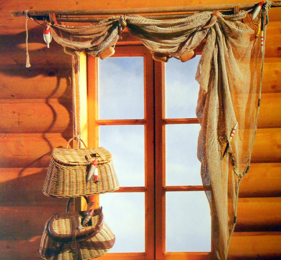 Оформление окна на кухне в современном стиле шторами, дизайн - 37 фото