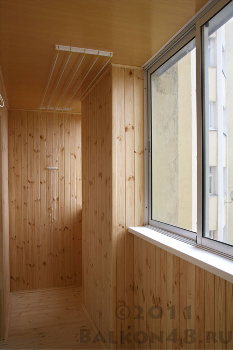 Красивая и качественная обшивка балкона: 4 характеристики материалов