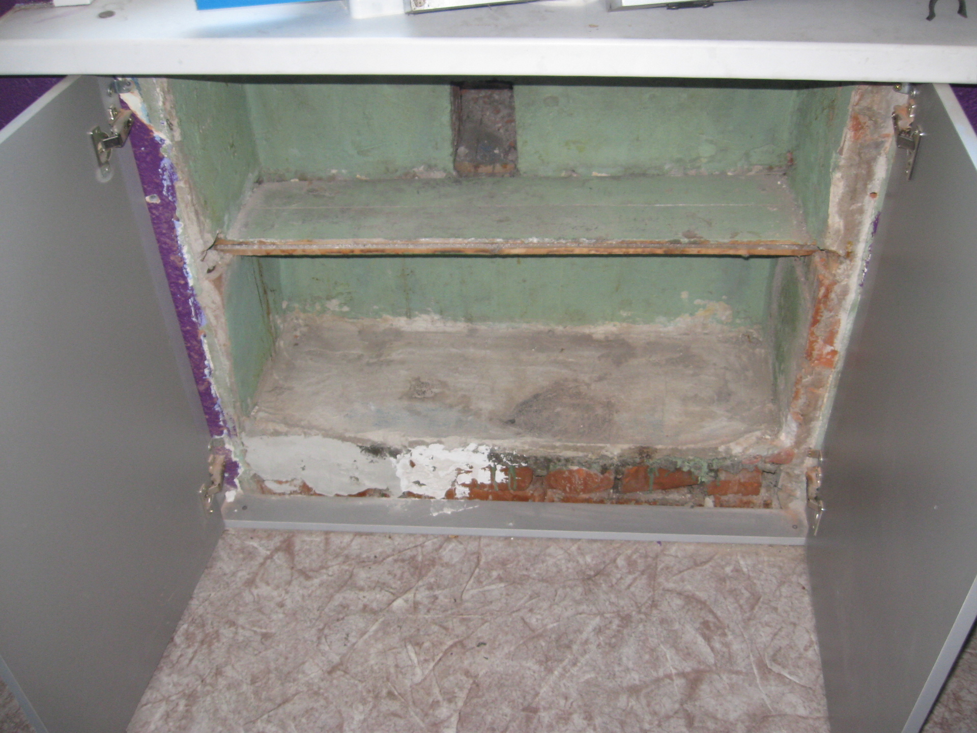 шкаф под подоконником на кухне в хрущевке