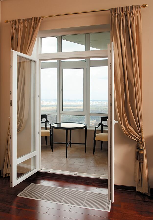 Французские окна для балкона или лоджии: инструкция по монтажу, размеры, видео и фото