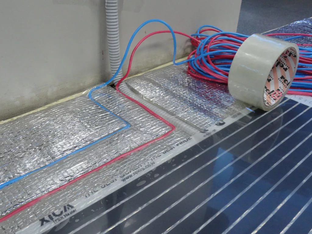 Электрический теплый пол под линолеум: виды, устройство и монтаж своими руками (+ видео)