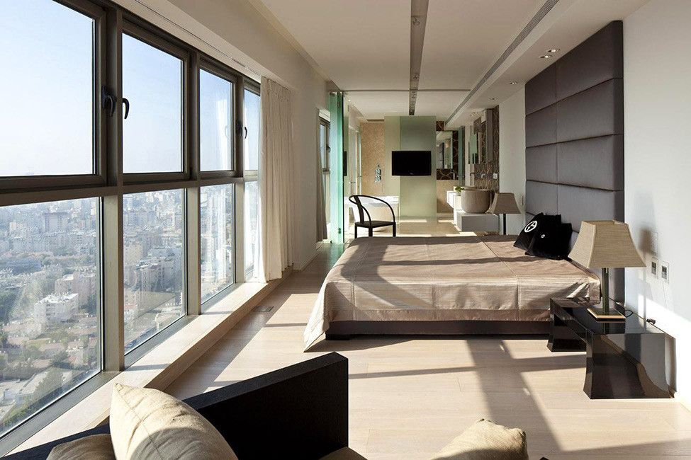 Панорамные окна в интерьере квартиры: советы при оформлении