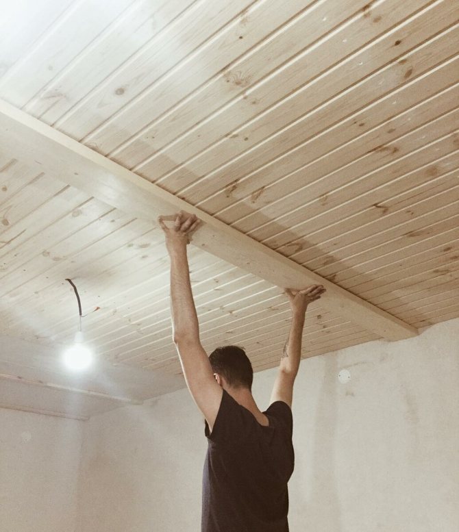 Как сделать потолок в частном доме своими руками и отделка в деревянном