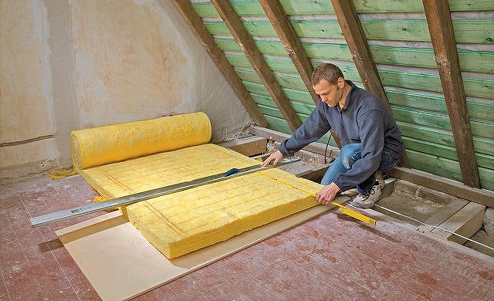 В деревянном доме утепляем потолок: способы
