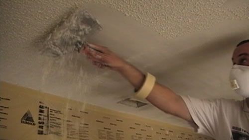 5 способов удалить побелку с потолка