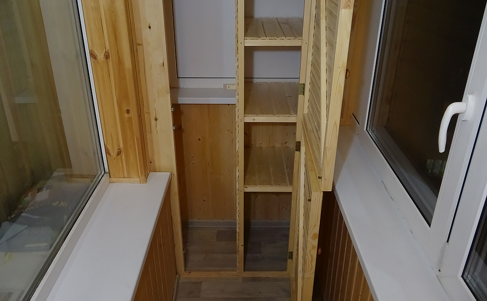 Шкаф на балкон — особенности шкафа на балконе. плюсы и минусы. разновидности моделей шкафов для балкона. изготовление и монтаж шкафа вручную (фото + видео)