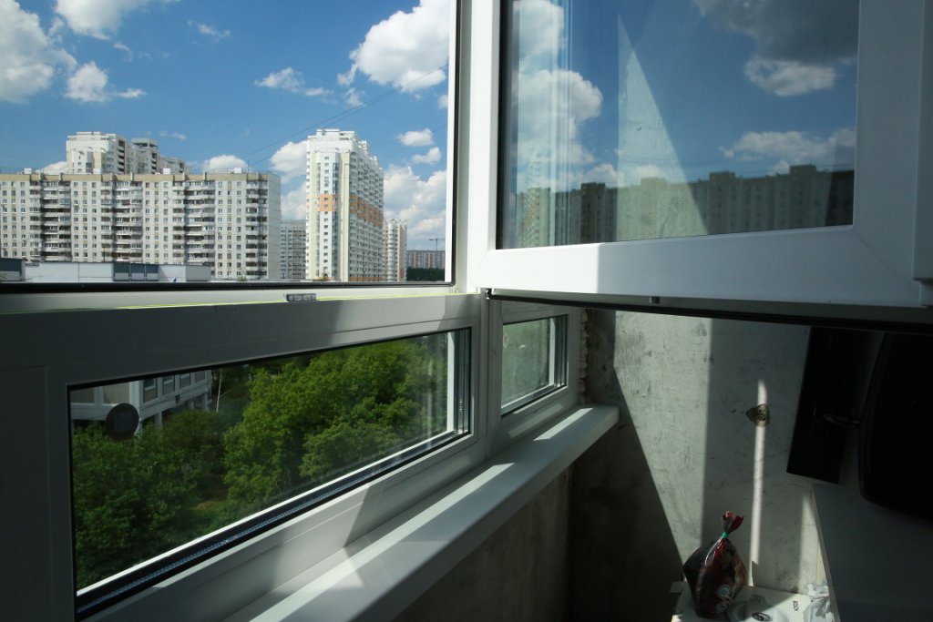 Стоит ли остеклять балкон алюминевым профилем?
