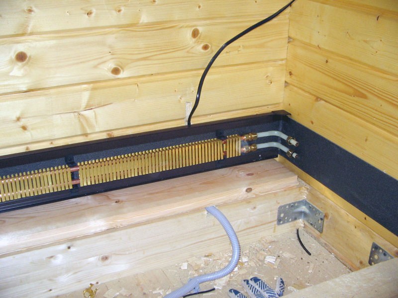 Установка теплого плинтуса — электрический и водяной вариант подключения.