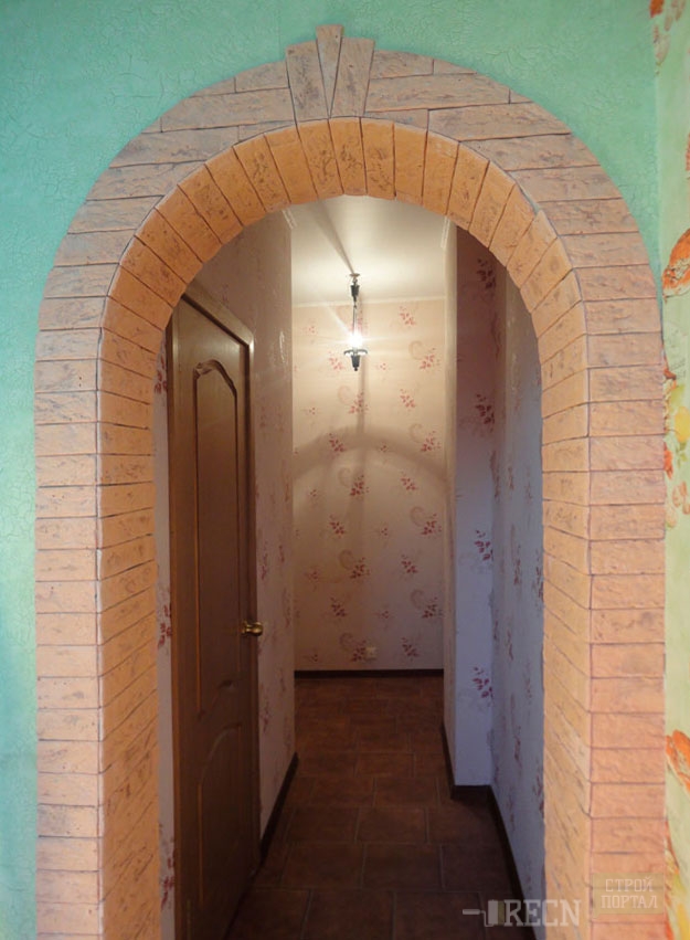 Отделка арки декоративным камнем, разновидности арок и облицовки, их связь с интерьерным стилем - 29 фото