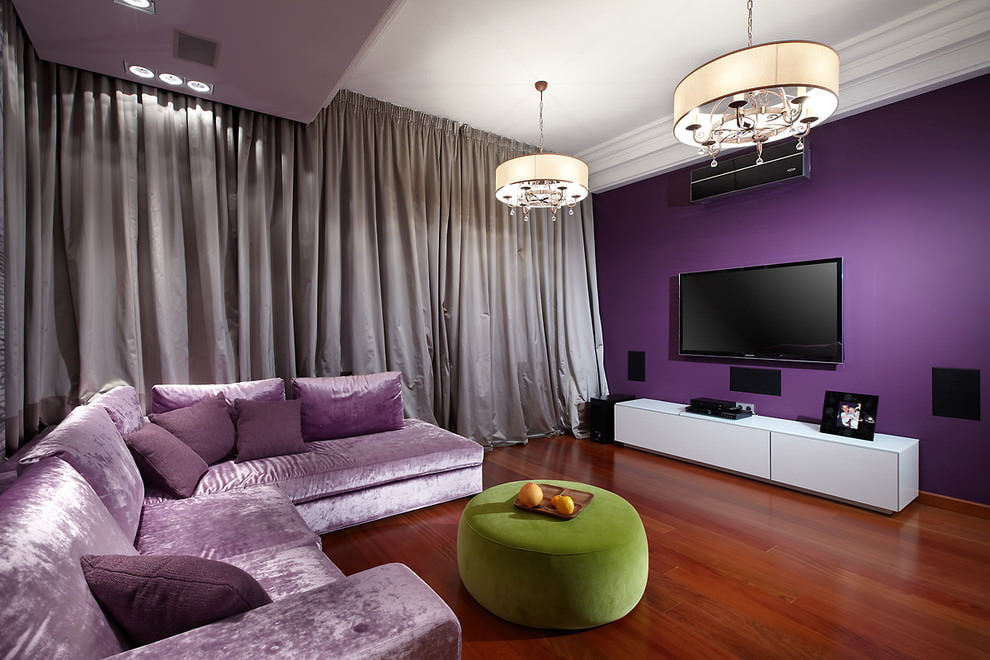 Сочетание сиреневого цвета с другими цветами в интерьере гостиной и спальни: комната в фиолетовых и лиловых тонах
 - 31 фото