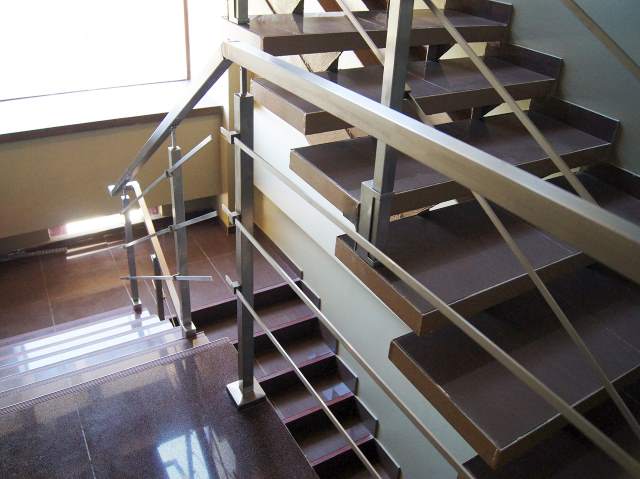 Лестничные ограждения из металла - строим лестницу в частном доме