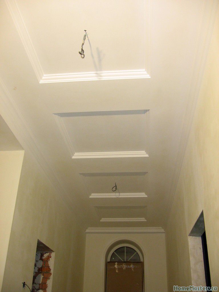Фото потолка из гипсокартона в коридоре в панельном доме