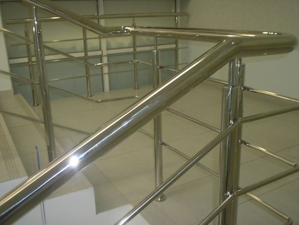 Перила из нержавеющей стали для лестниц: особенности выбора и монтажа