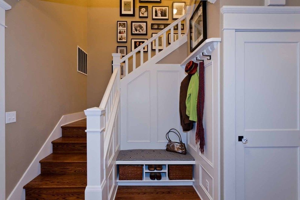 Как сделать кладовку под лестницей в частном доме своими руками: варианты, идеи + фото
