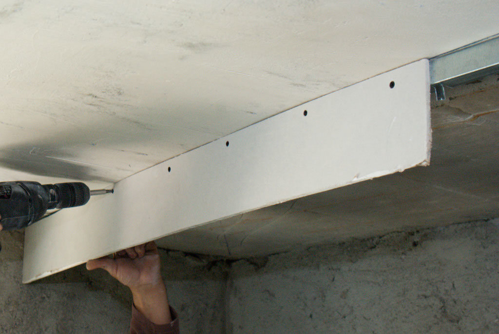 Как сделать комбинированный потолок - гипсокартон и натяжной, особенности потолочной конструкции