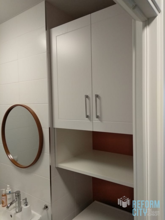Навесной шкаф в ванную комнату: выбор материала, конструкции