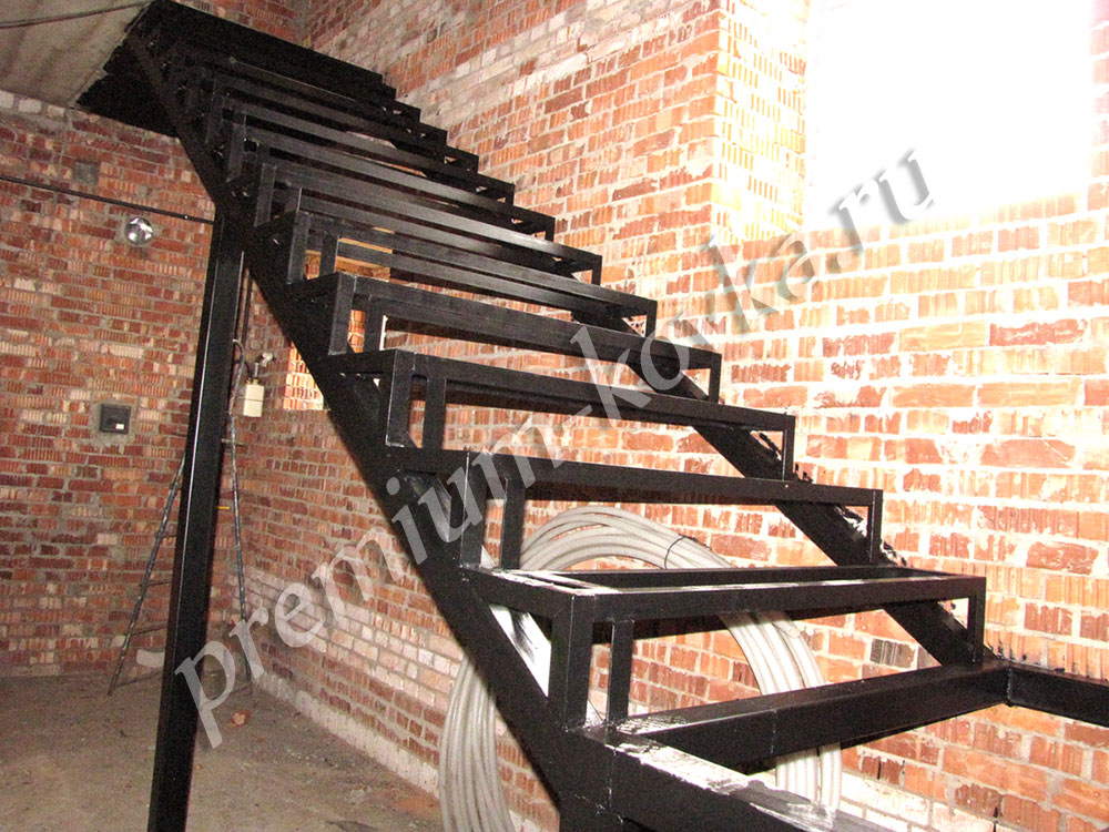 Лестница железная на второй этаж – холодный металл как дополнение домашнего уюта