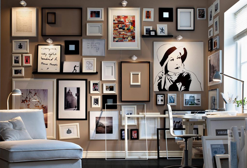 Оформление стен в гостиной — 115 фото новых идей