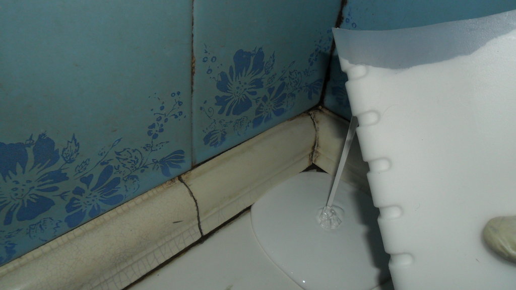 Жидкие обои в ванной и туалете: новшество в оформлении санузла