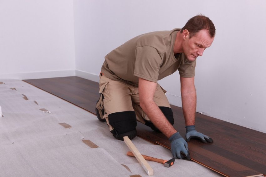 Укладка ламината на бетонный пол с подложкой — порядок работ