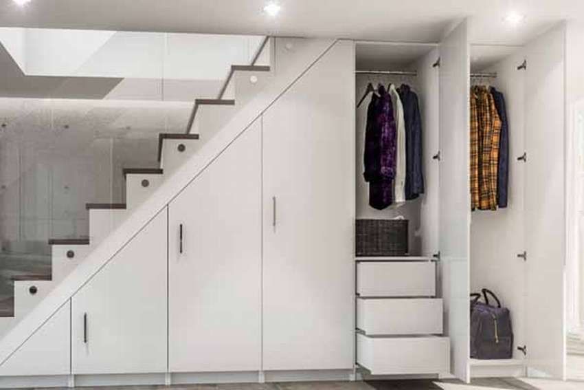 Шкаф под лестницей, плюсы, разновидности и цветовая гамма