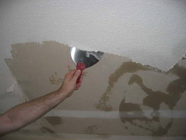 Как удалить побелку с потолка – эффективные способы и проверенные методы