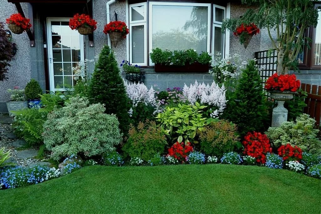 Как обустроить палисадник: советы, идеи, практические советы. высаживаем красивые цветы перед домом (инструкция + фото)