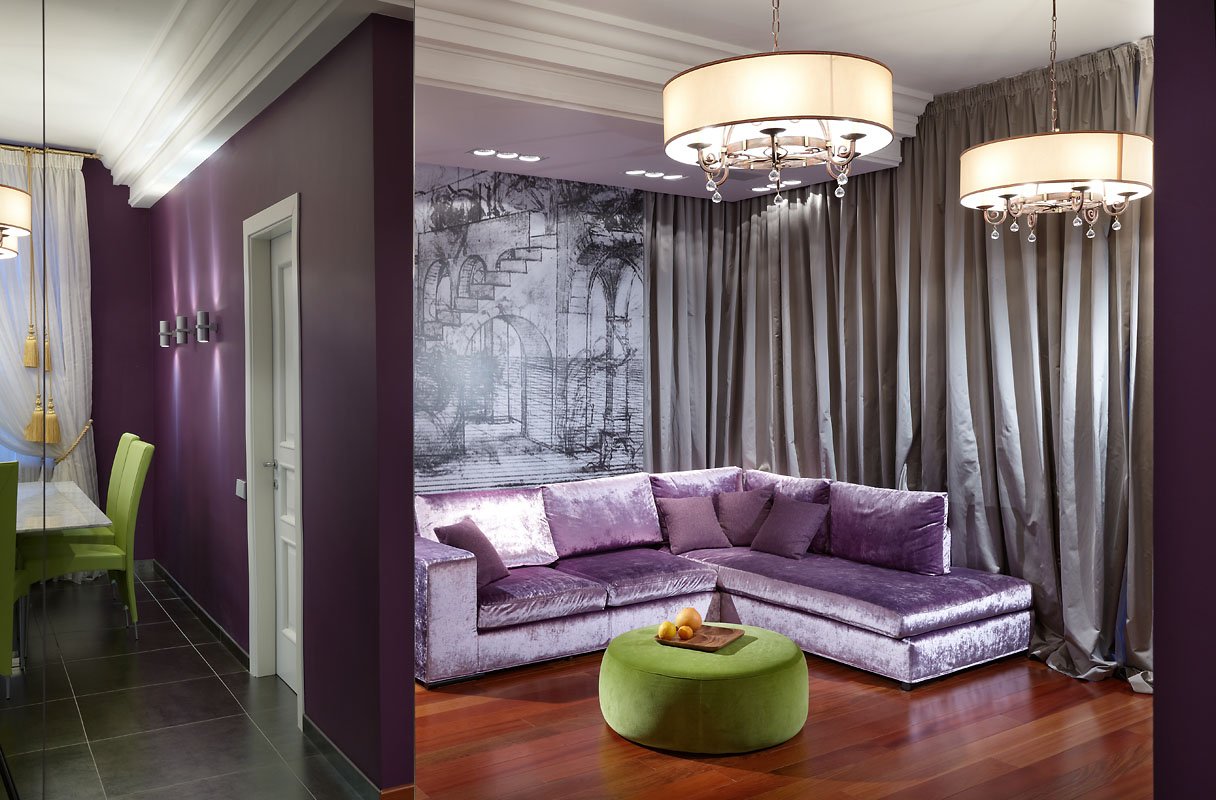 Как сочетать фиолетовый диван в интерьере разных стилей (23 фото)