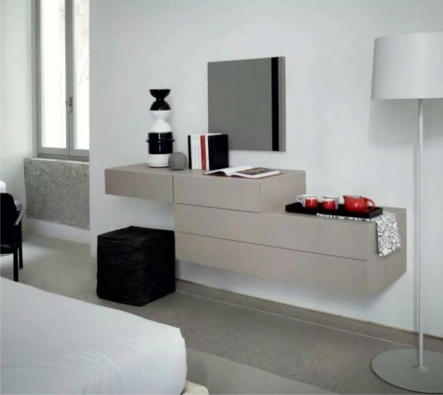 Комод с зеркалом в спальню — примеры размещения мебели, фото идеи красивого дизайна, выбор цвета, формы и стиля