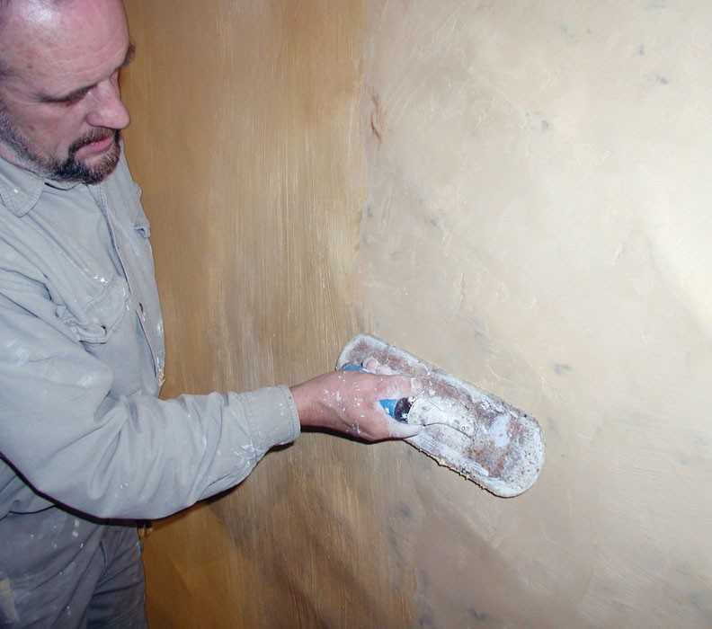 Подготовка стен под декоративную штукатурку: технология обработки поверхности своими руками (бетонных, кирпичных, гипсокартона и др) + видео