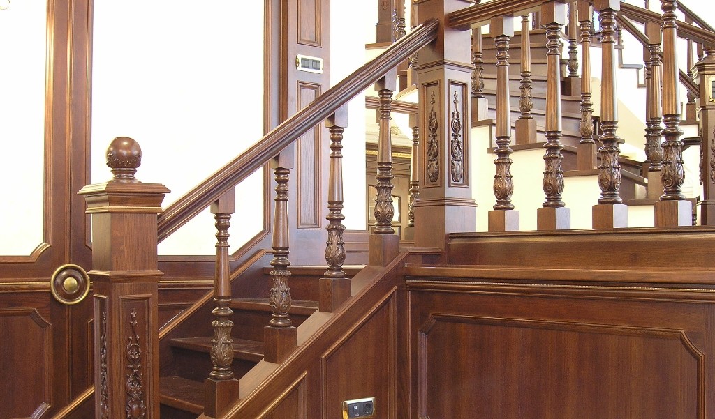 Лестница деревянная в интерьере: варианты дизайна