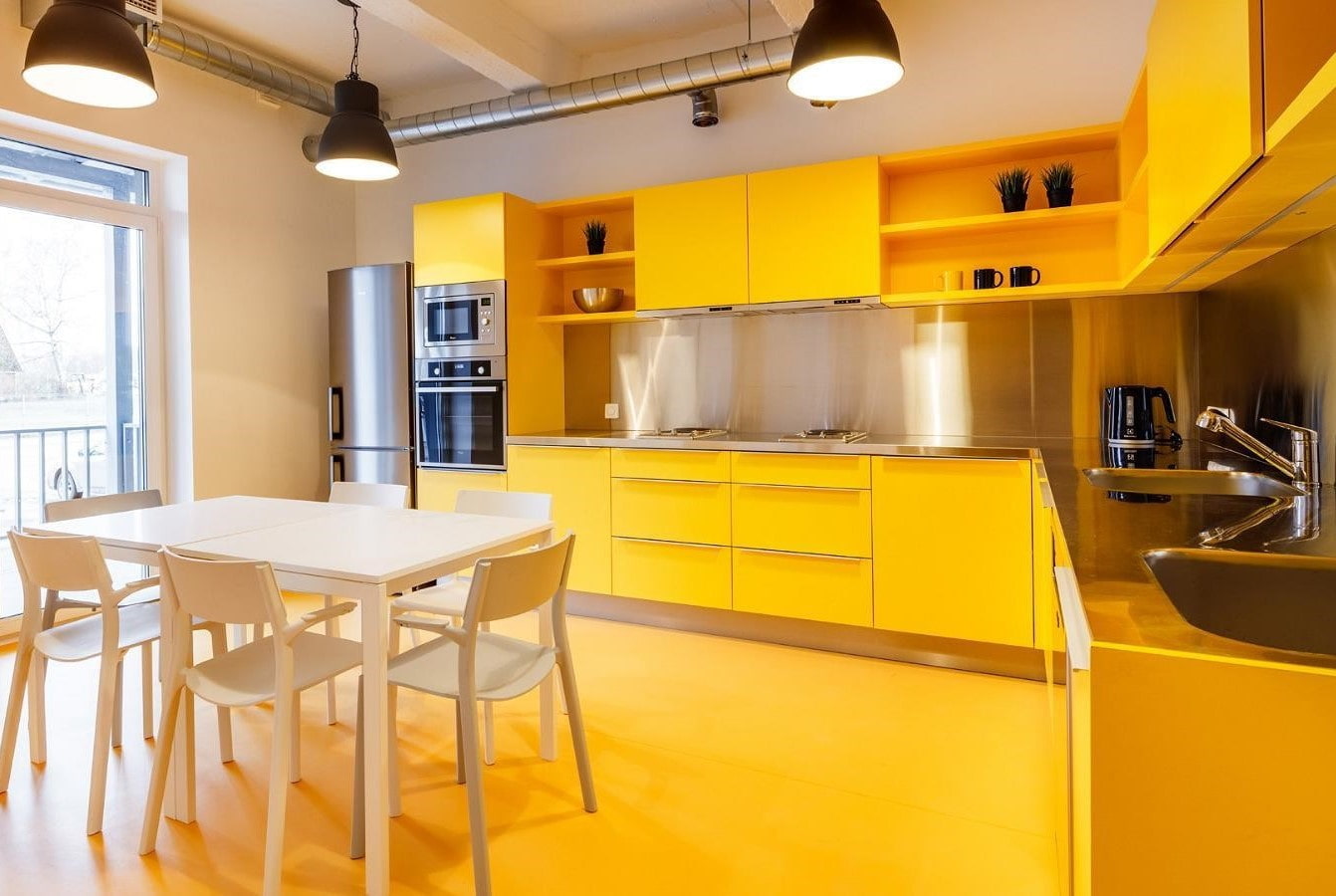 Желтая кухня: особенности дизайна, реальные фото примеры, сочетания