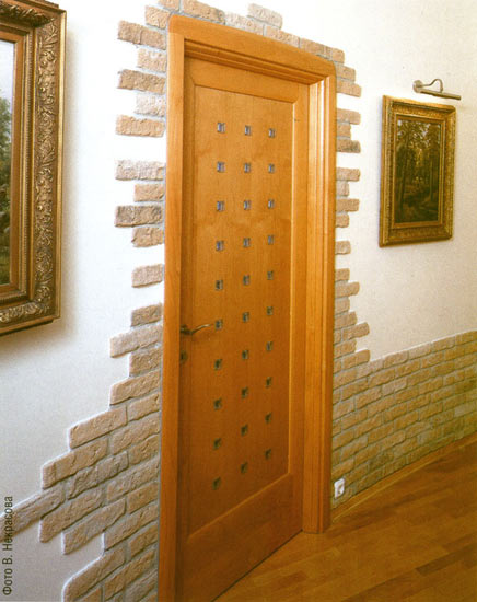 Фото самых интересных идей и технология отделки дверных проемов декоративным камнем