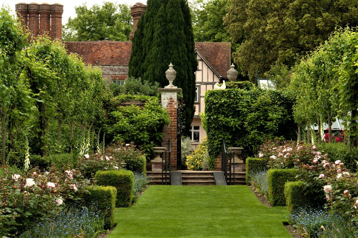 Сад в английском стиле: история, особенности, практические рекомендации.