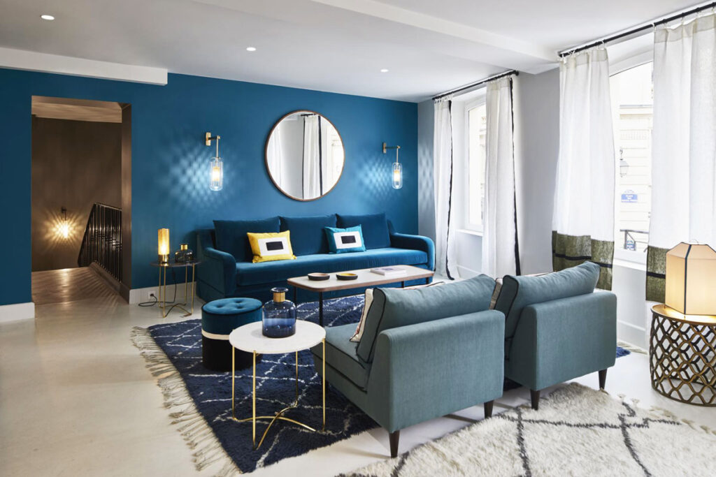 Синий диван в интерьере: виды, механизмы, дизайн, материалы обивки, оттенки, сочетания