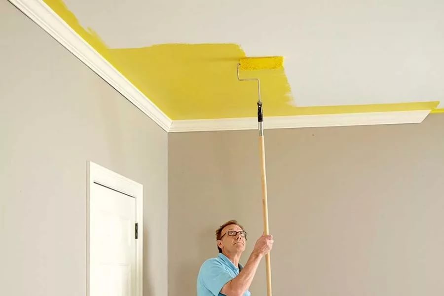 Покраска потолка из гипсокартона: этапы выполнения работ