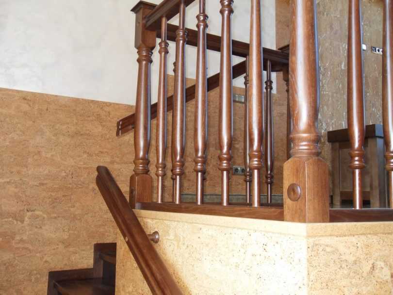 Установка деревянных перил для лестниц в частном доме своими руками