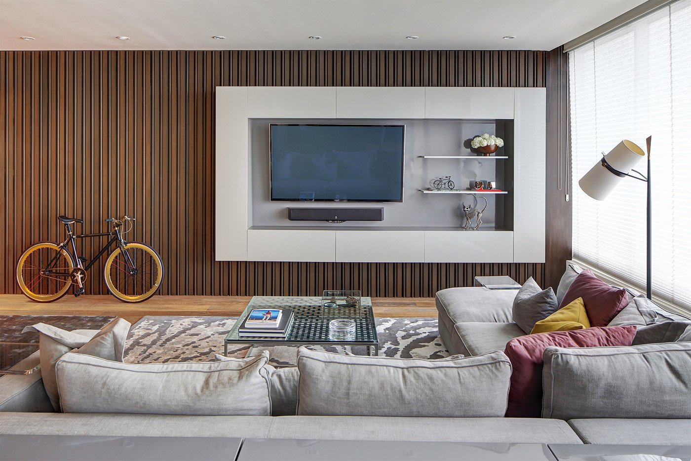 Телевизор на стене: 105 фото красивых вариантов оформления современных телевизоров