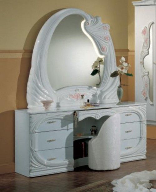 Комод с зеркалом в спальню: модный тренд дизайна интерьера