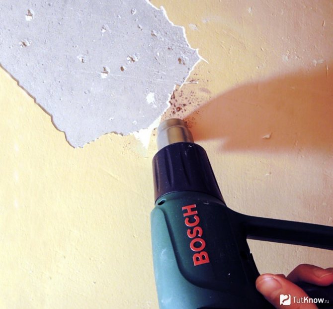 Как снять водоэмульсионную краску с потолка: проверенные способы, советы, видео