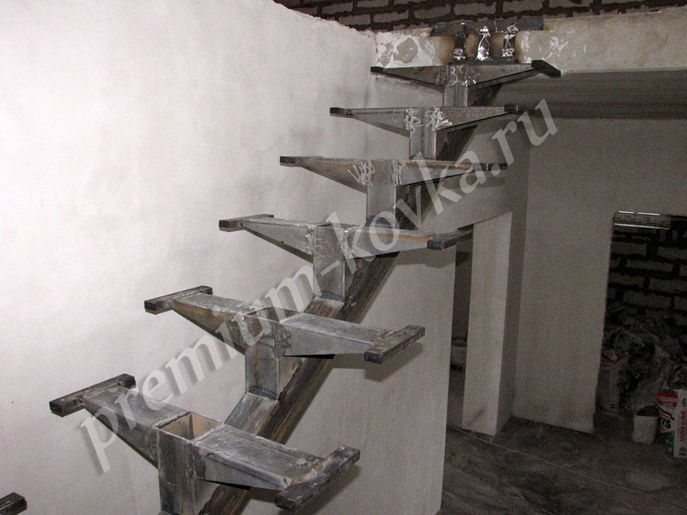 Как сварить лестницу из профильной трубы своими руками: пошаговая инструкция и фото готовых изделий
