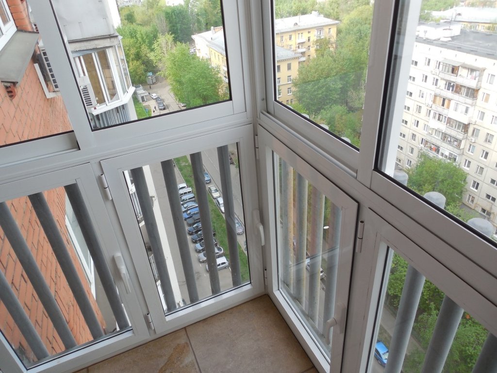 Особенности и дизайн французского остекления балкона и лоджии