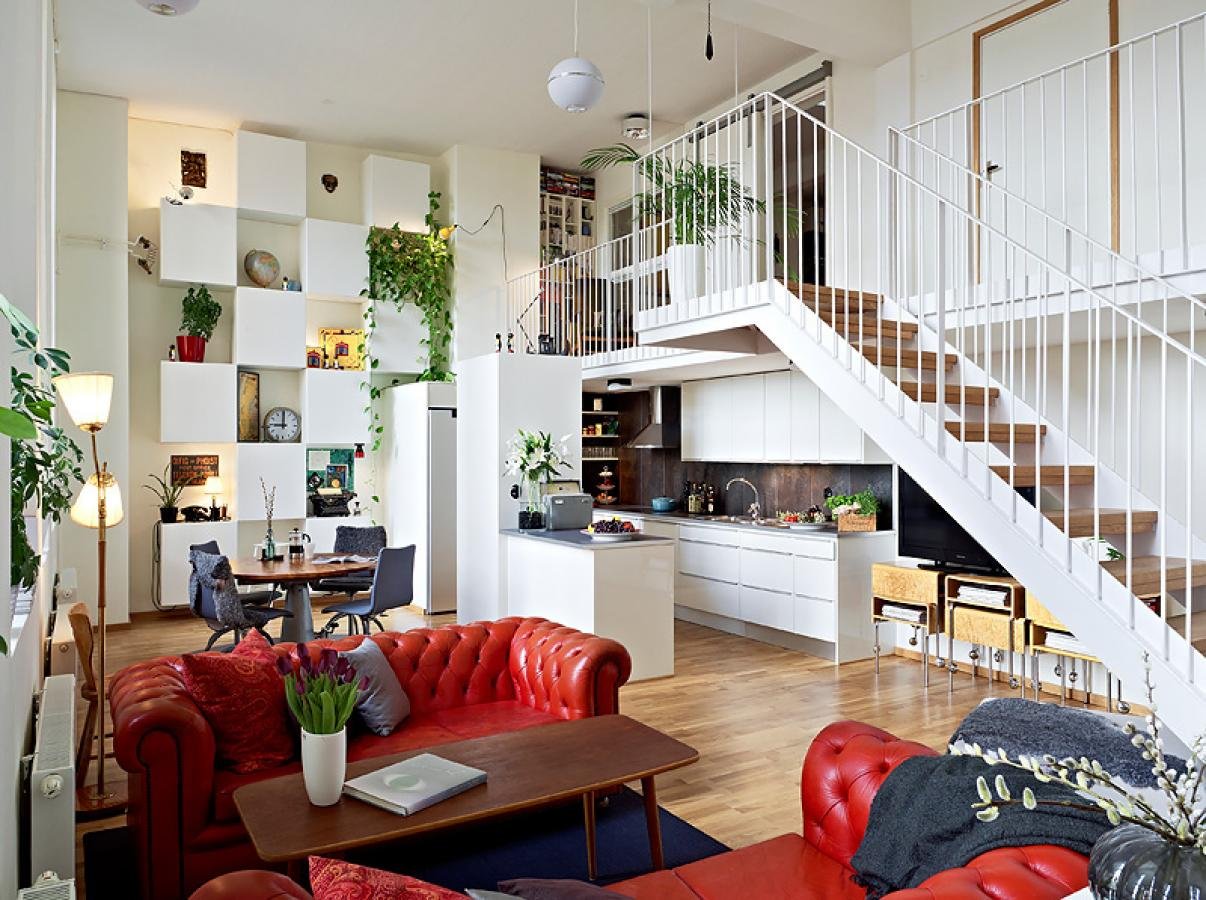 Натяжной потолок в гостиной – современное и практичное решение
