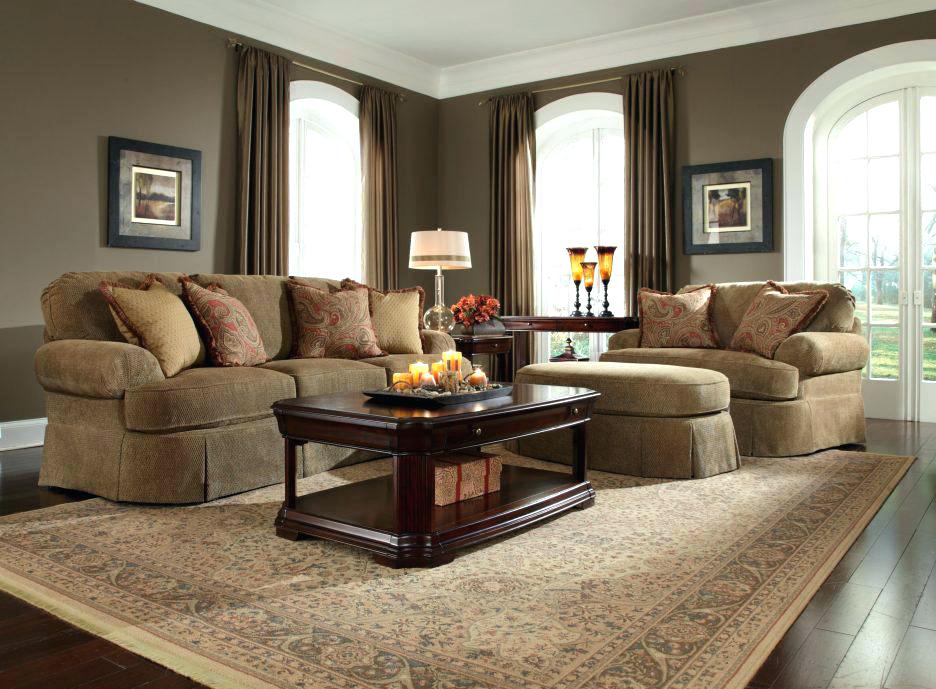 Коричневый диван в интерьере гостиной: роскошь и натуральность