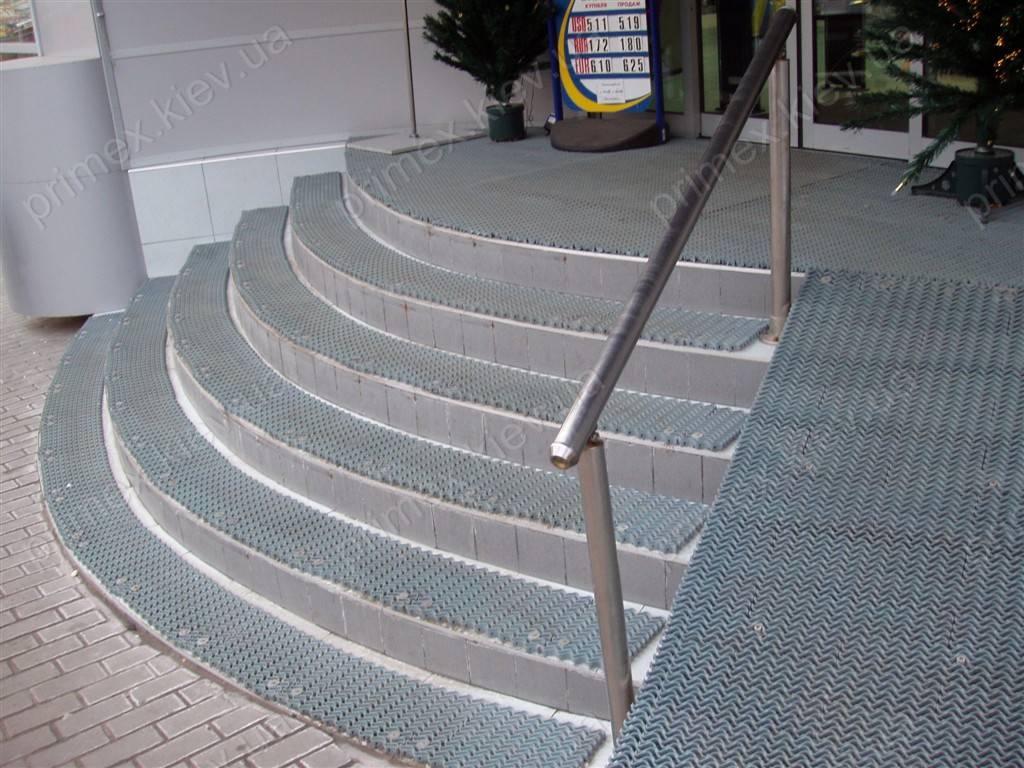 Ступени для уличной лестницы: материал из металла и дерева