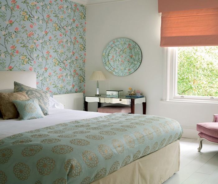 Разберем какие обои выбрать для спальни — вариации цвета и материалов