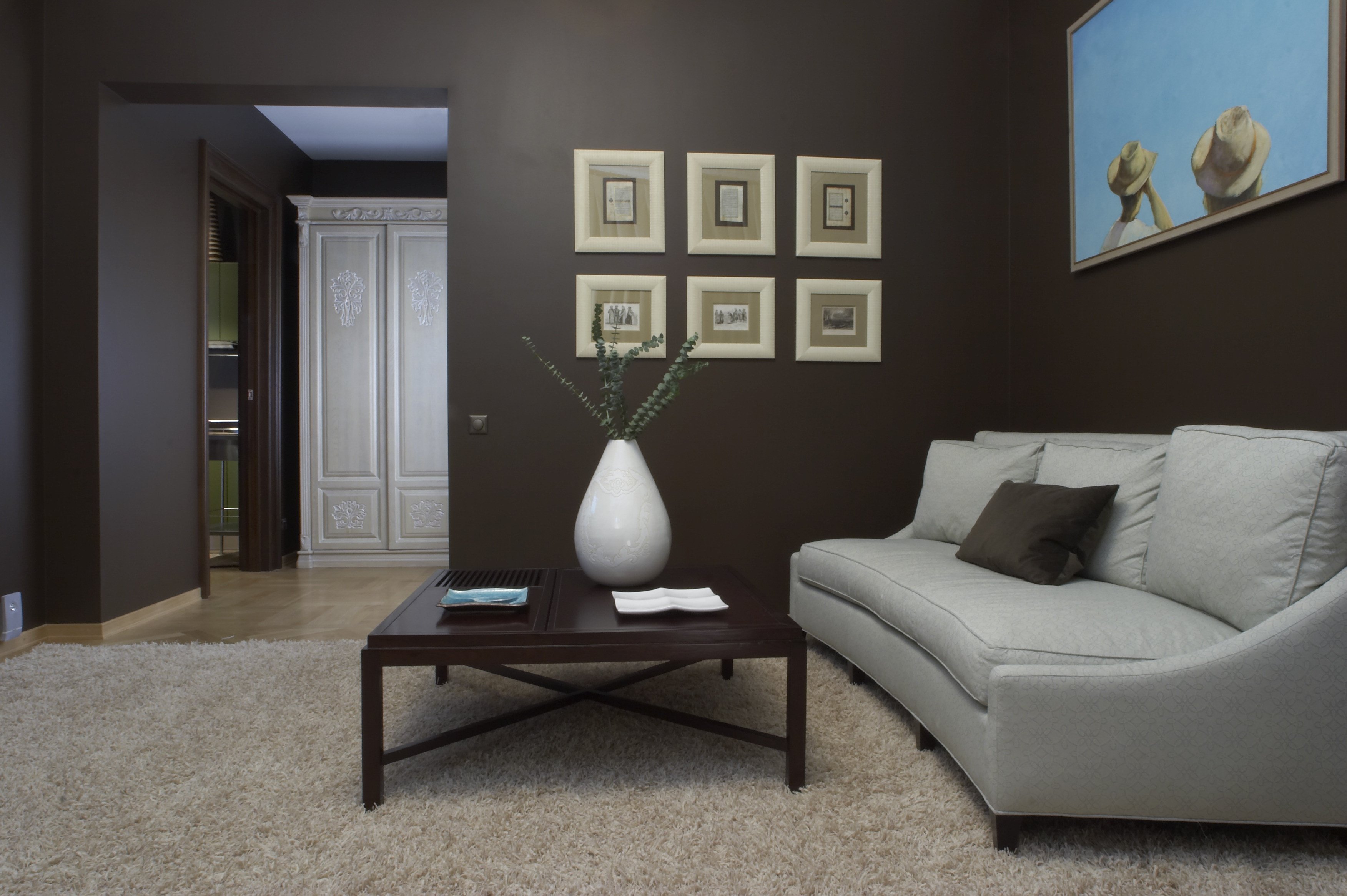 Шоколадный цвет в интерьере комнат: варианты оформления и сочетание с другими цветами