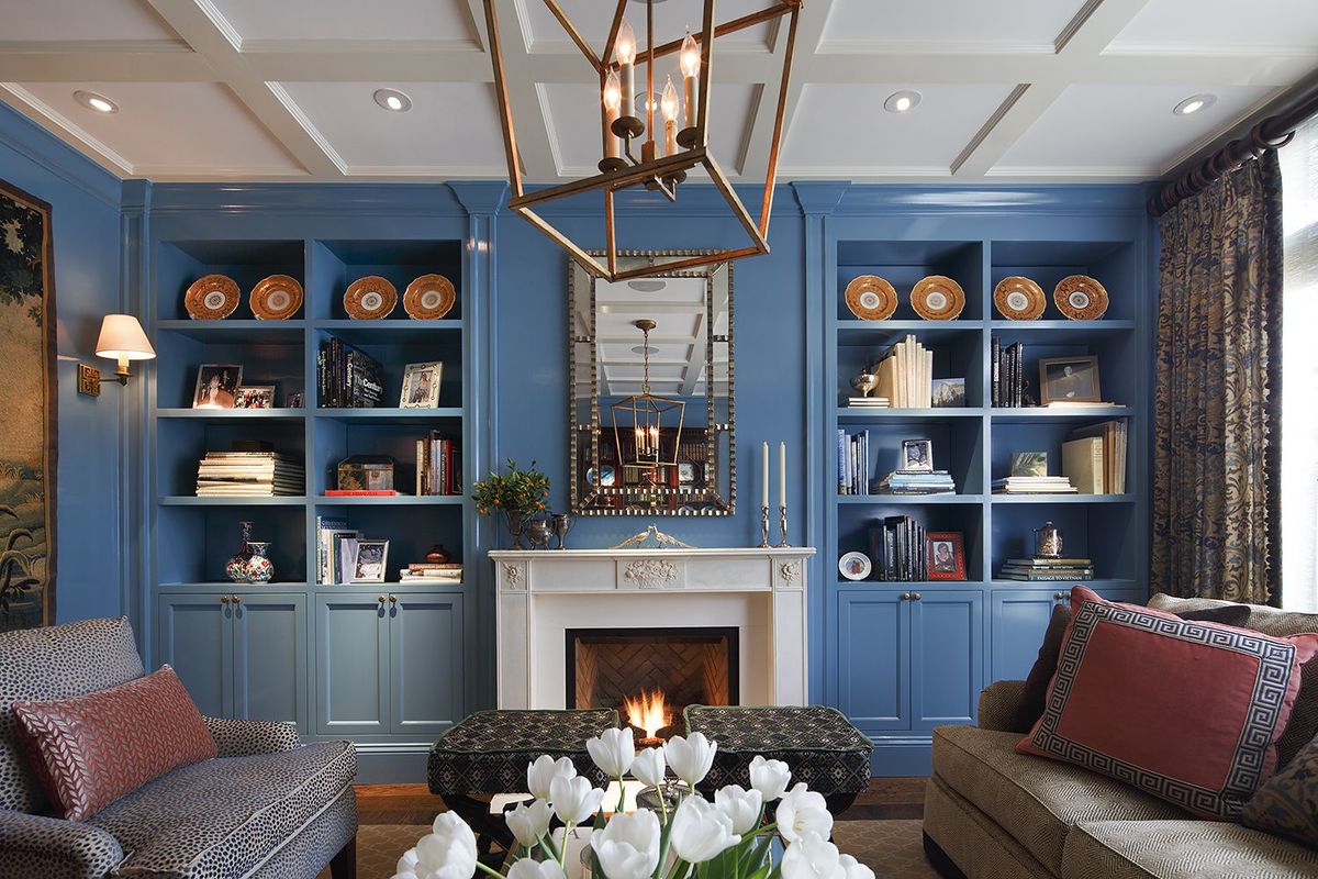 Гостиная с синей мебелью