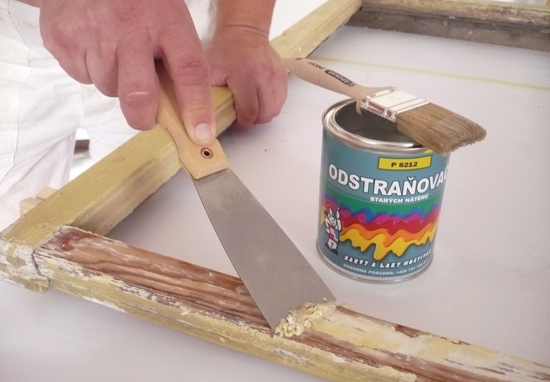 Как снять краску с деревянных окон строительным феном