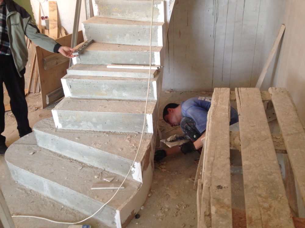 Монолитная бетонная лестница своими руками: технология строительства